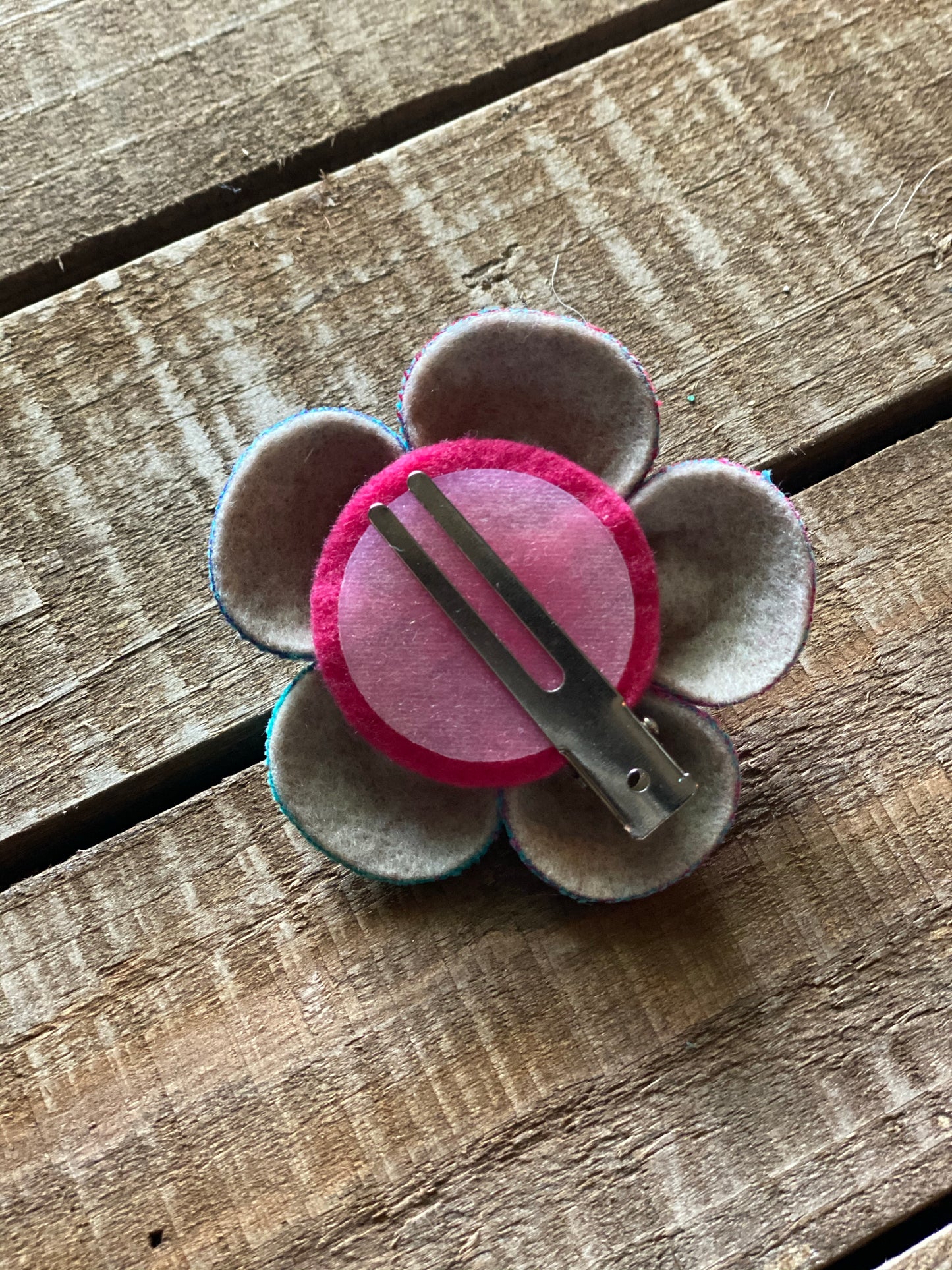 Oscha Kona Roses Blossom Clip